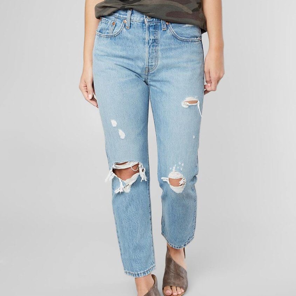 COPY - Levi’s high rise ripped wedgie Jean